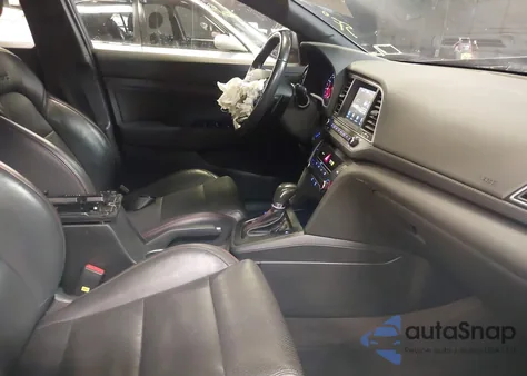 2018 Hyundai Elantra Sport z USA, uszkodzony, nr VIN KMHD04LB0JU705246